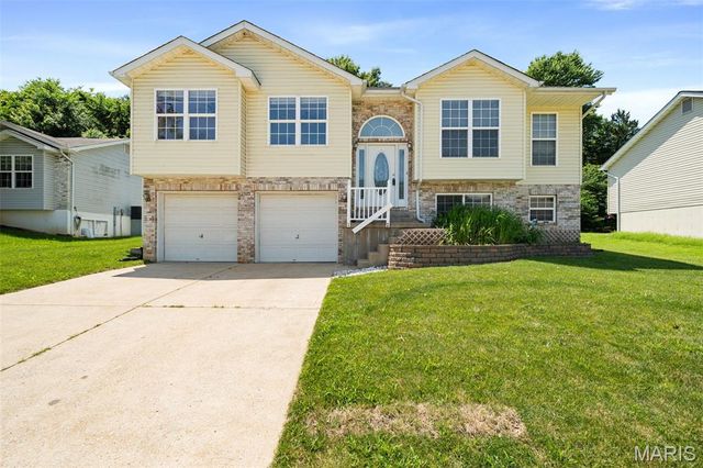2325 Arkansas Drive, High Ridge, MO 63049