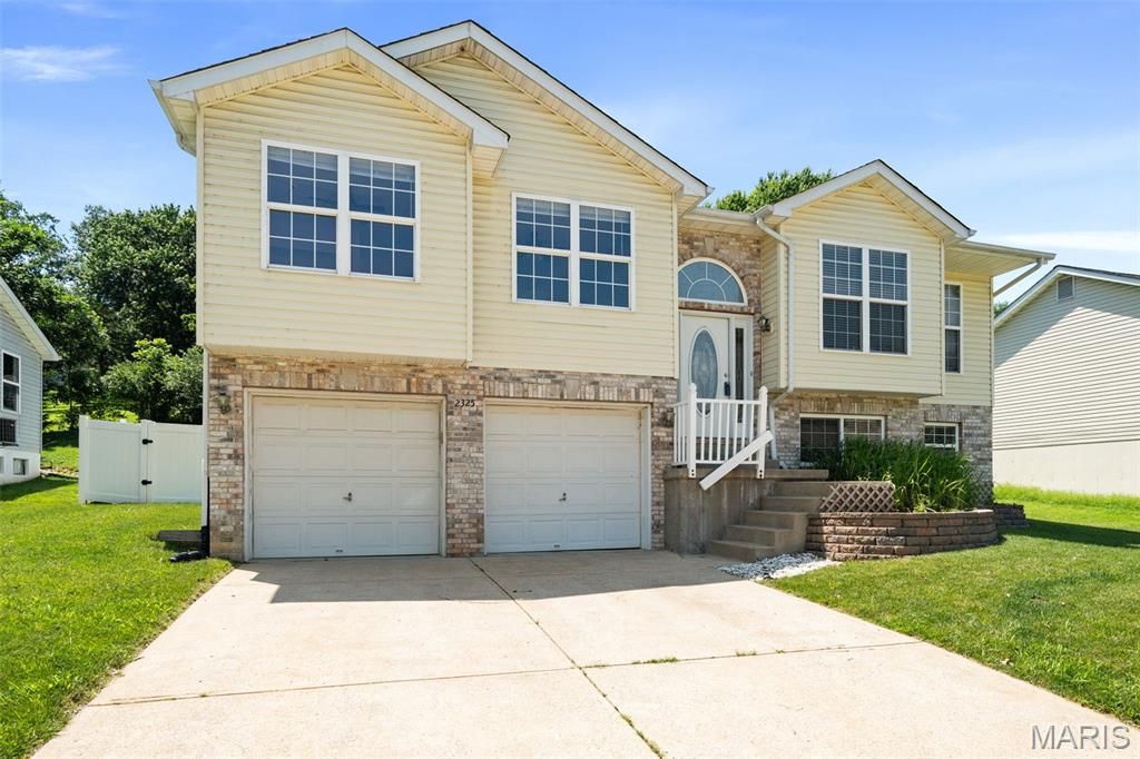 2325 Arkansas Drive, High Ridge, MO 63049