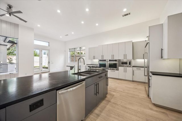 1601 Pine Chase Drive, Houston, TX 77055