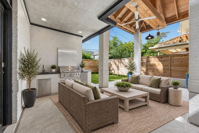1601 Pine Chase Drive, Houston, TX 77055
