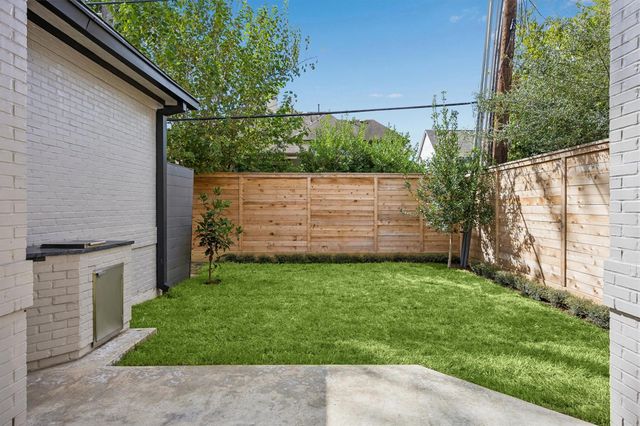 1601 Pine Chase Drive, Houston, TX 77055