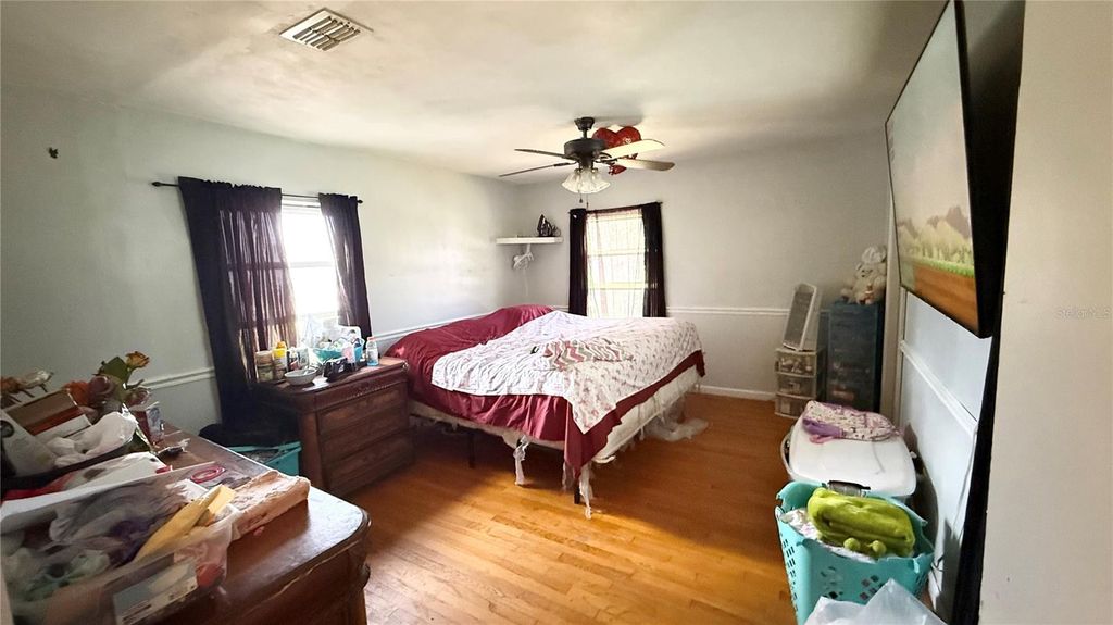 Image 11 of property listing at 531 ARNESON AVENUE, Auburndale, FL 33823