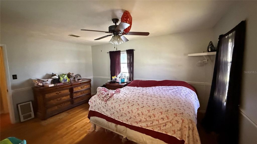 Image 12 of property listing at 531 ARNESON AVENUE, Auburndale, FL 33823