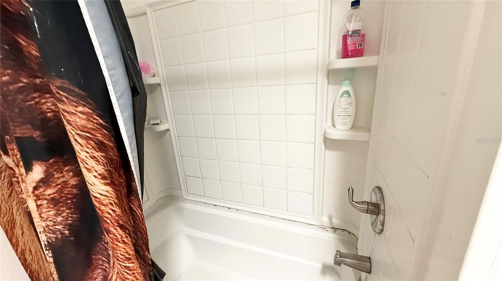 Image 25 of property listing at 531 ARNESON AVENUE, Auburndale, FL 33823