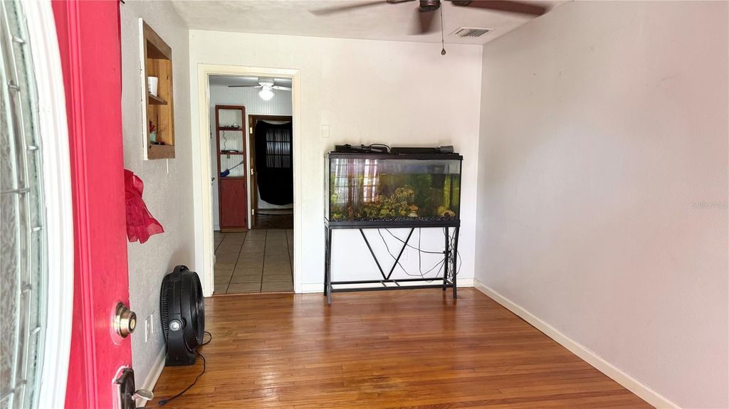 Image 4 of property listing at 531 ARNESON AVENUE, Auburndale, FL 33823