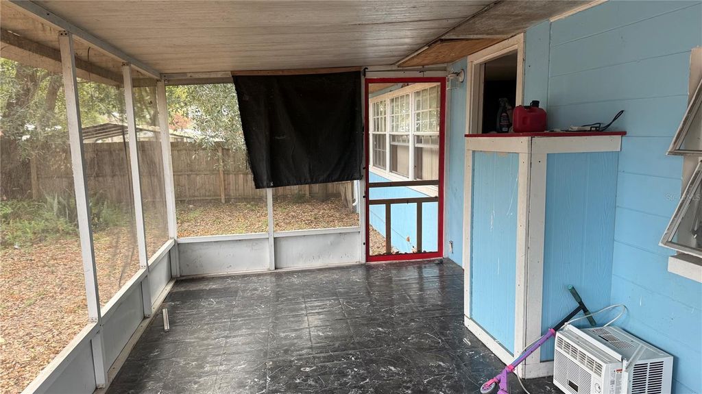 Image 32 of property listing at 531 ARNESON AVENUE, Auburndale, FL 33823