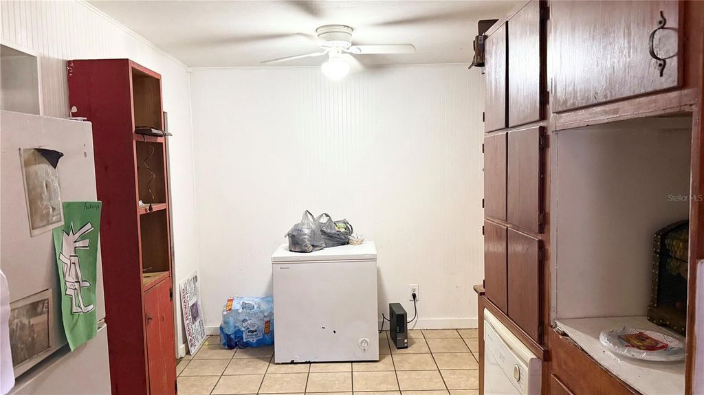 Image 6 of property listing at 531 ARNESON AVENUE, Auburndale, FL 33823