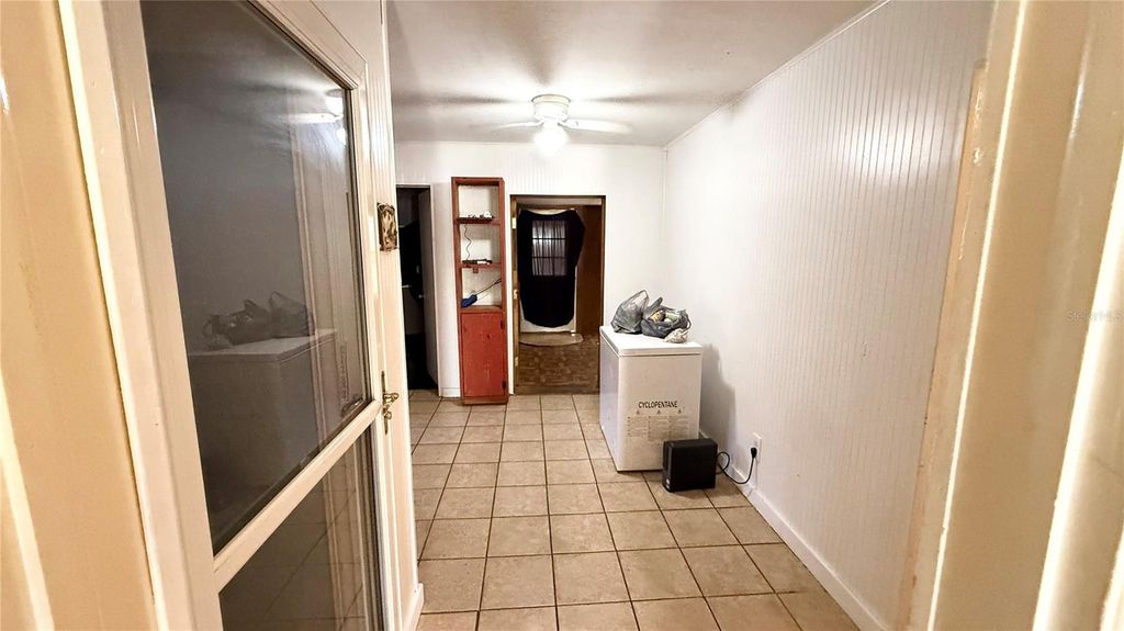 Image 7 of property listing at 531 ARNESON AVENUE, Auburndale, FL 33823