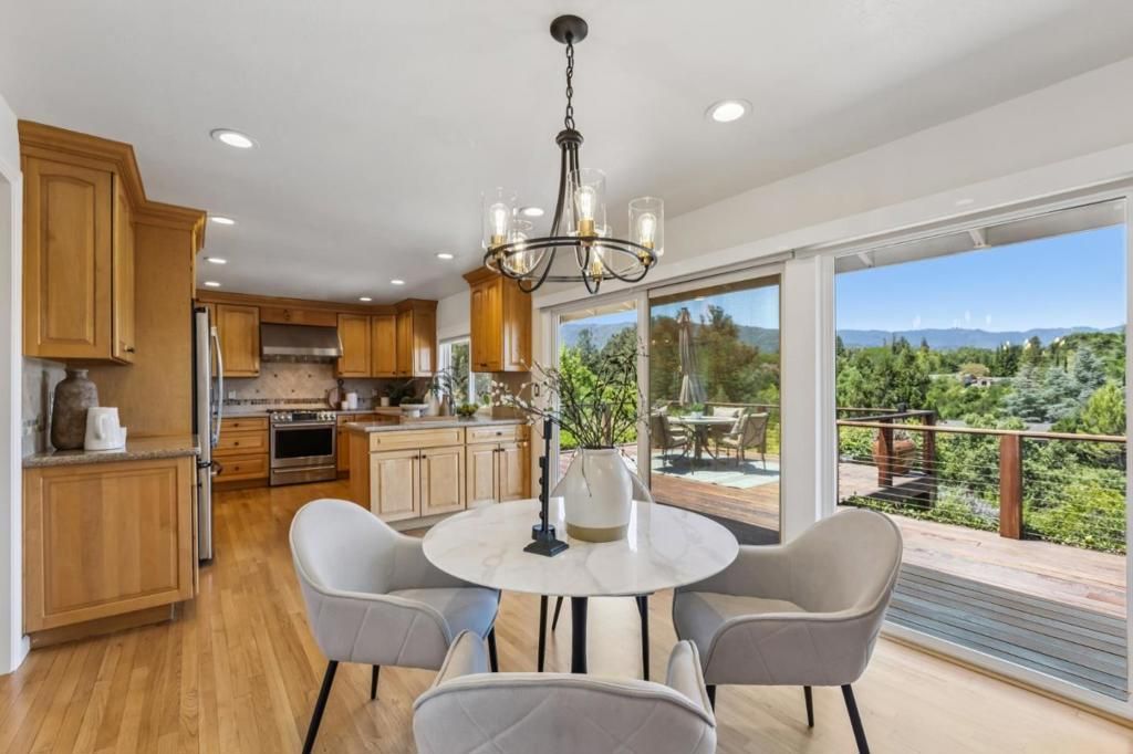 Image 15 of property listing at 14275 Hilltop Way, Saratoga, CA 95070