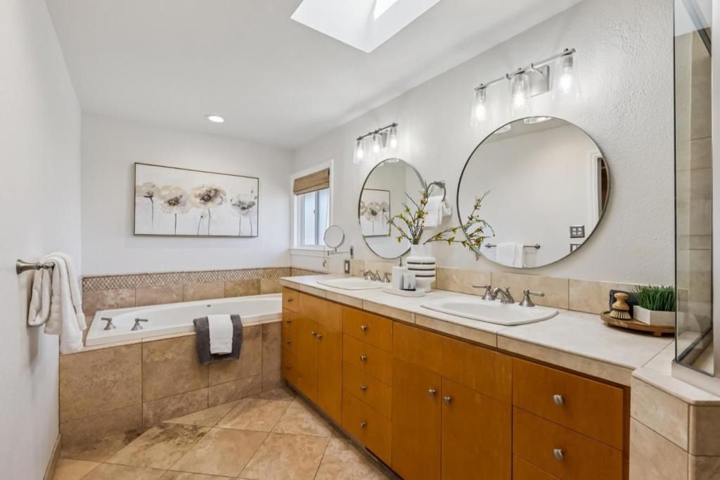 Image 20 of property listing at 14275 Hilltop Way, Saratoga, CA 95070