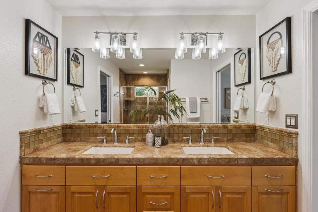 Image 22 of property listing at 14275 Hilltop Way, Saratoga, CA 95070