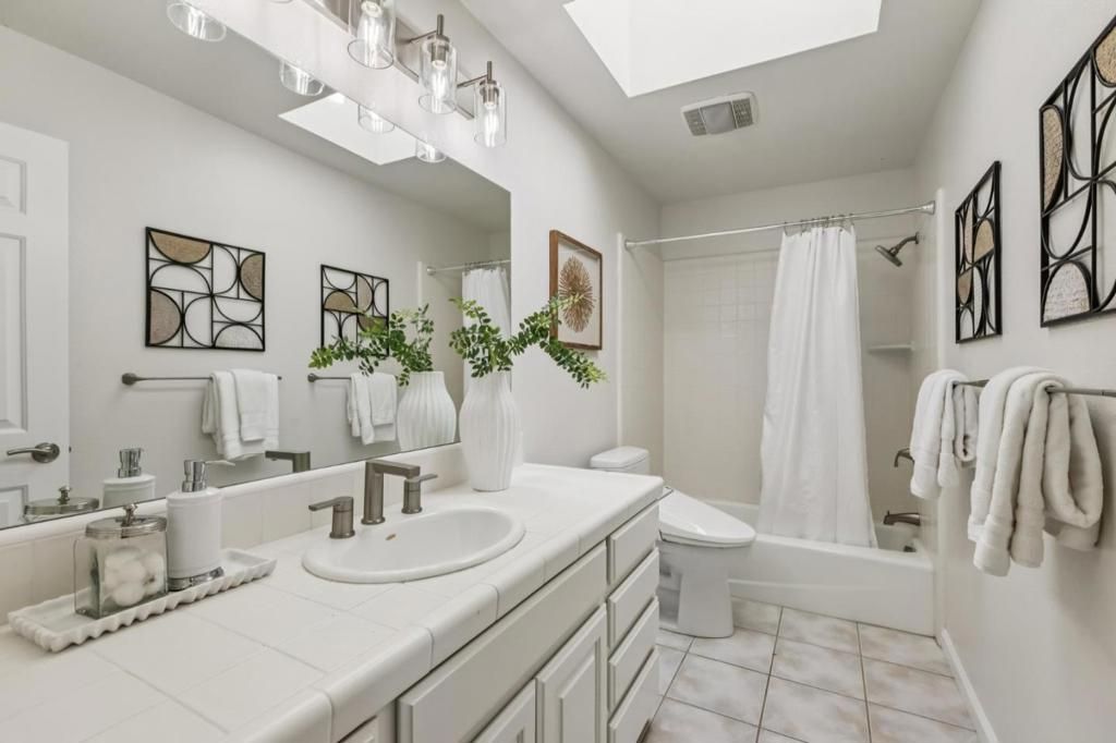 Image 25 of property listing at 14275 Hilltop Way, Saratoga, CA 95070
