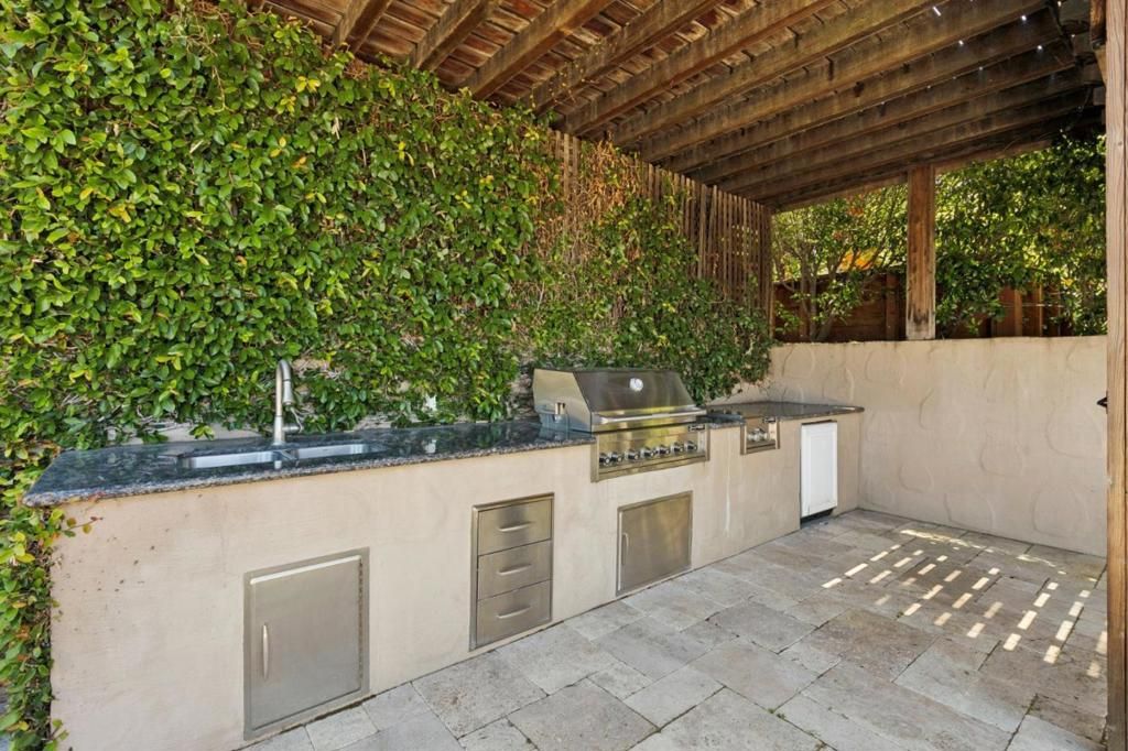 Image 36 of property listing at 14275 Hilltop Way, Saratoga, CA 95070