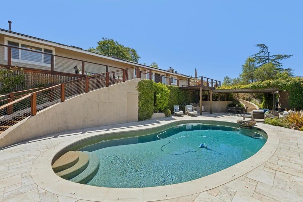 Image 37 of property listing at 14275 Hilltop Way, Saratoga, CA 95070
