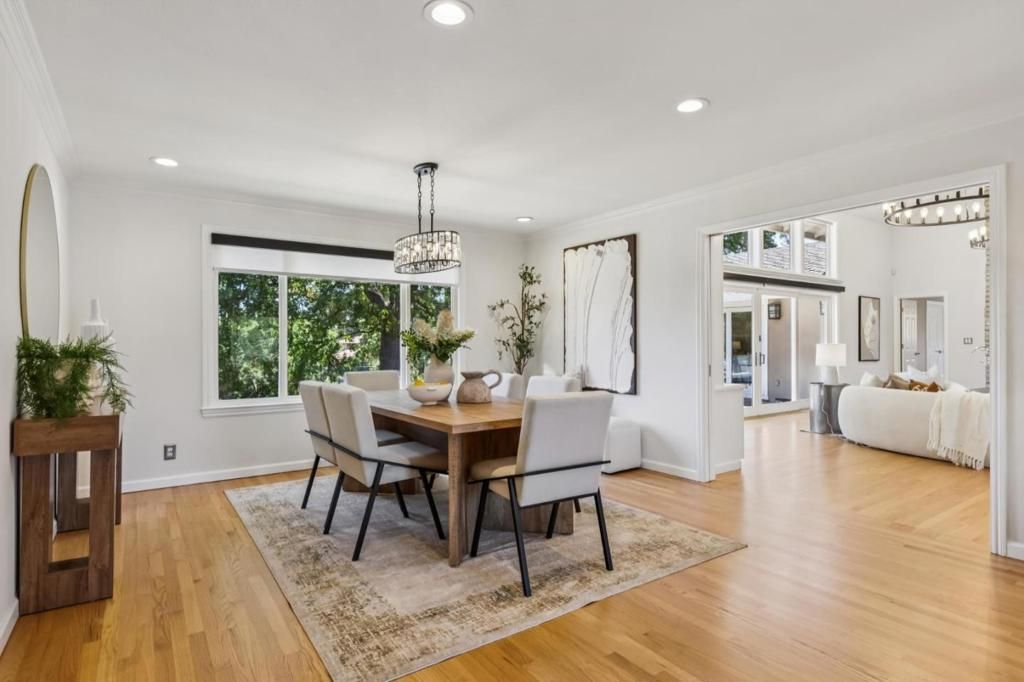 Image 8 of property listing at 14275 Hilltop Way, Saratoga, CA 95070
