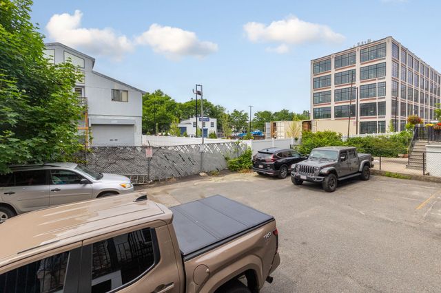 66 Frankfort St 1F, Boston, MA 02128