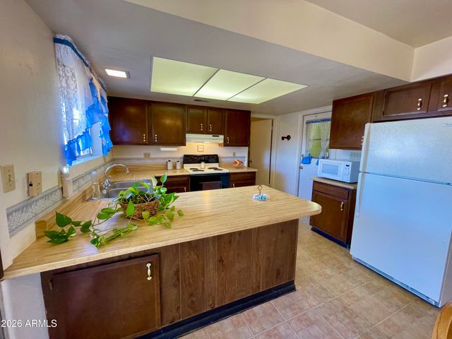 914 W BLUEFIELD Avenue, Phoenix, AZ 85023