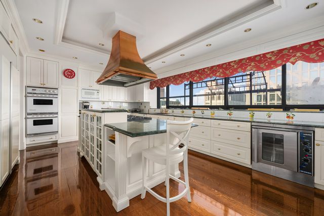 15 W 53RD Street PHA, New York City, NY 10019