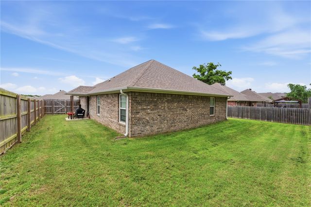 804 Brook Street, Gentry, AR 72734
