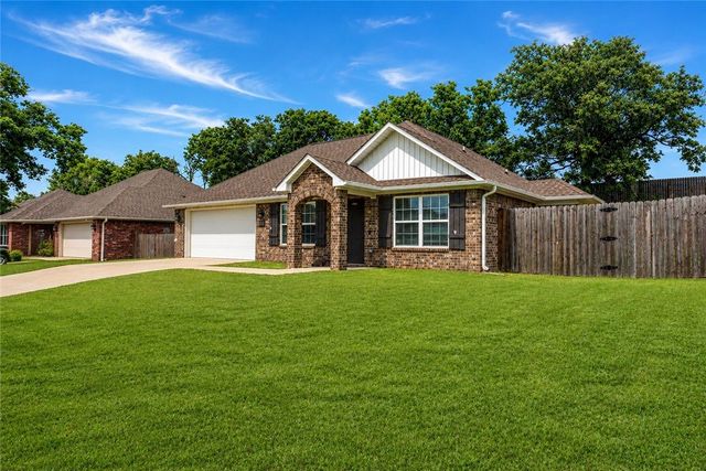804 Brook Street, Gentry, AR 72734