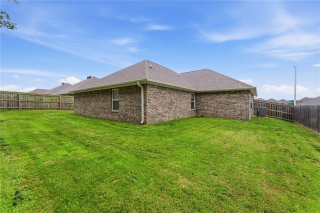 804 Brook Street, Gentry, AR 72734