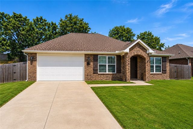 804 Brook Street, Gentry, AR 72734