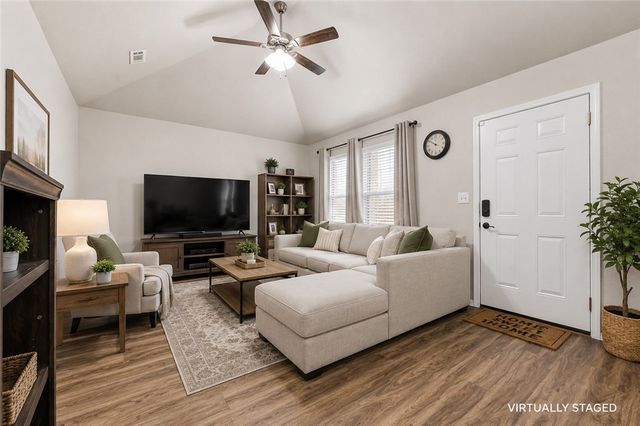 804 Brook Street, Gentry, AR 72734