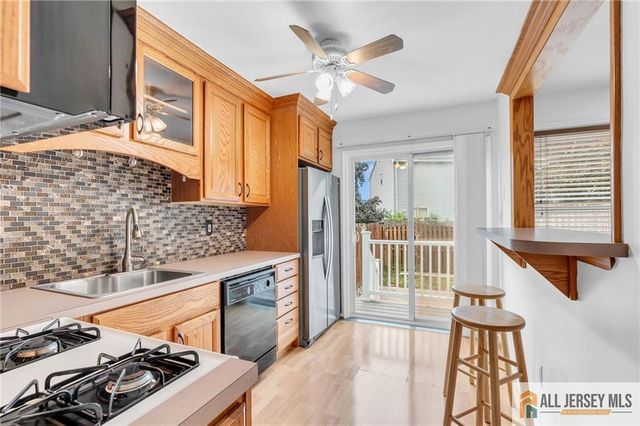 44 Hickory Court, Jamesburg, NJ 08831