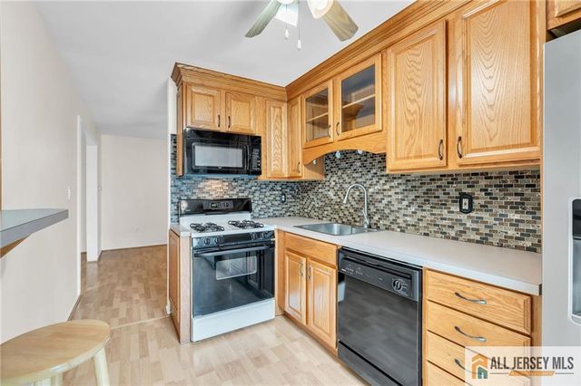 44 Hickory Court, Jamesburg, NJ 08831