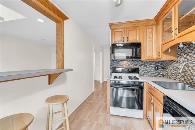 44 Hickory Court, Jamesburg, NJ 08831