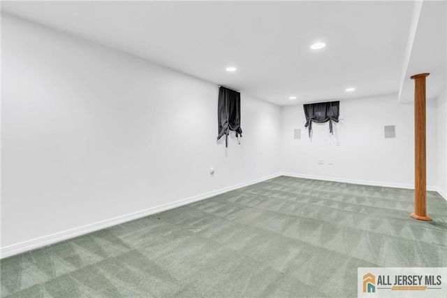 44 Hickory Court, Jamesburg, NJ 08831