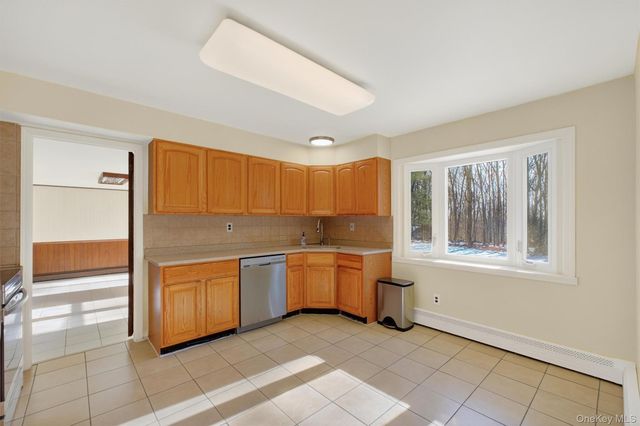 6 Londonderry Lane, Somers, NY 10589