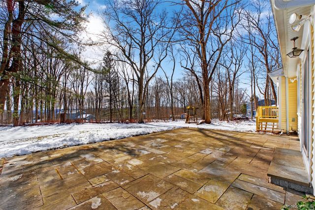 6 Londonderry Lane, Somers, NY 10589