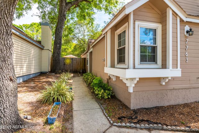 7763 MYSTIC POINT Court E, Jacksonville, FL 32277
