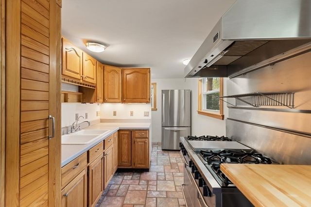 17 Pigeon Hill Street, Rockport, MA 01966