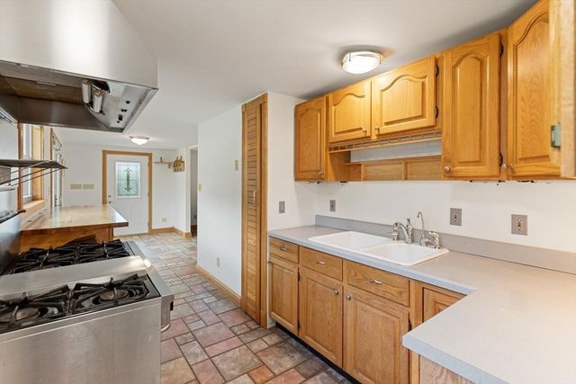 17 Pigeon Hill Street, Rockport, MA 01966
