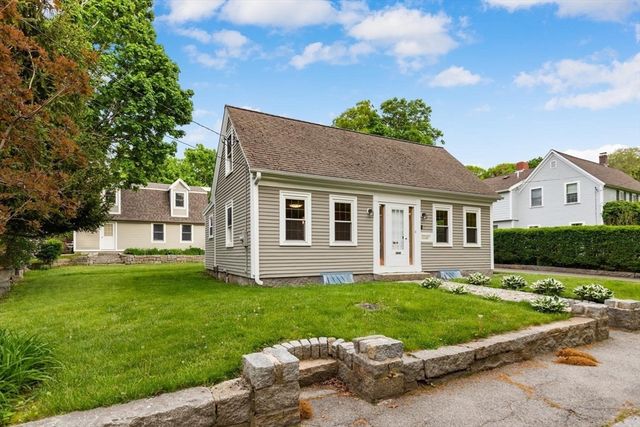 17 Pigeon Hill Street, Rockport, MA 01966