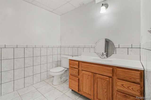 7156 N Gulley Road, Dearborn Heights, MI 48127