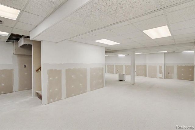 7156 N Gulley Road, Dearborn Heights, MI 48127