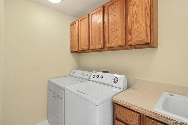 7156 N Gulley Road, Dearborn Heights, MI 48127