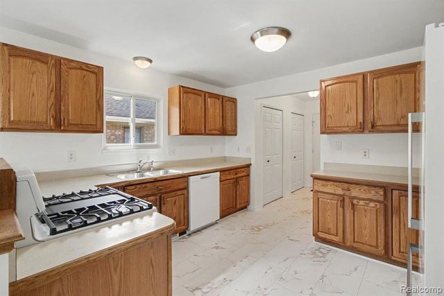 7156 N Gulley Road, Dearborn Heights, MI 48127