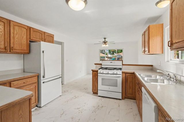 7156 N Gulley Road, Dearborn Heights, MI 48127