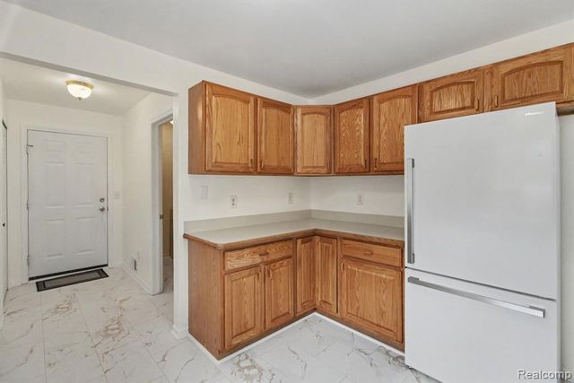 7156 N Gulley Road, Dearborn Heights, MI 48127