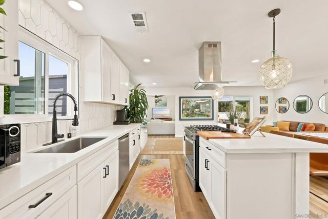 5444 Princess View Ct., San Diego, CA 92120