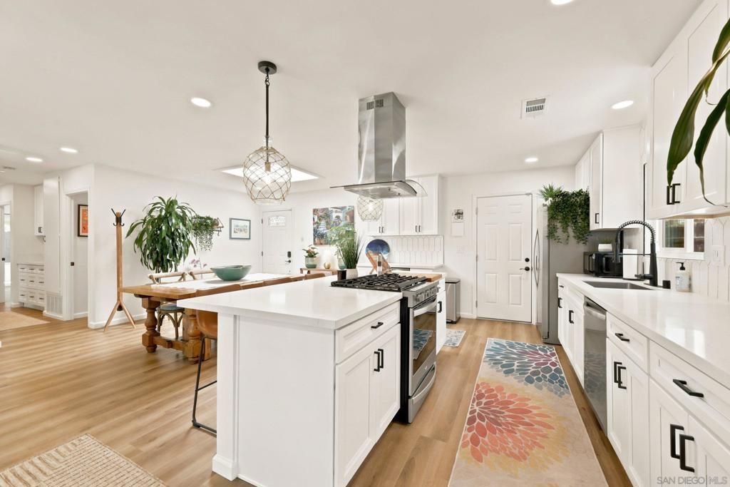 Image 33 of property listing at 5444 Princess View, San Diego, CA 92120
