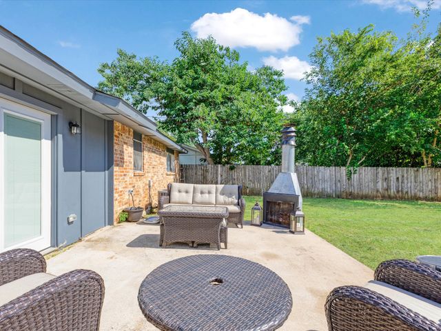 936 Elmwood Drive, Lewisville, TX 75067