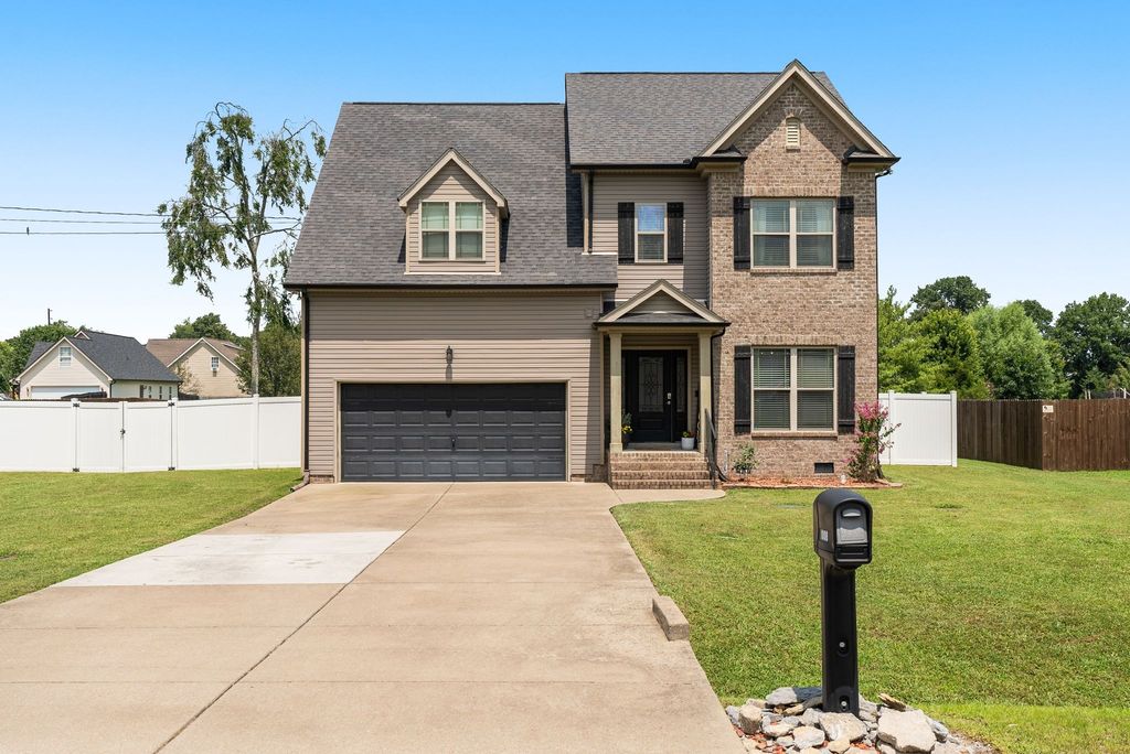 1008 Winding Branch Dr, Christiana, TN 37037