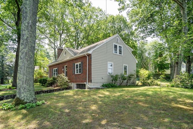 148 Cedar St, Lexington, MA 02421