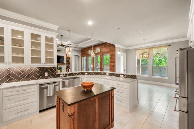 212 Rock Tree Court, Mansfield, TX 76063