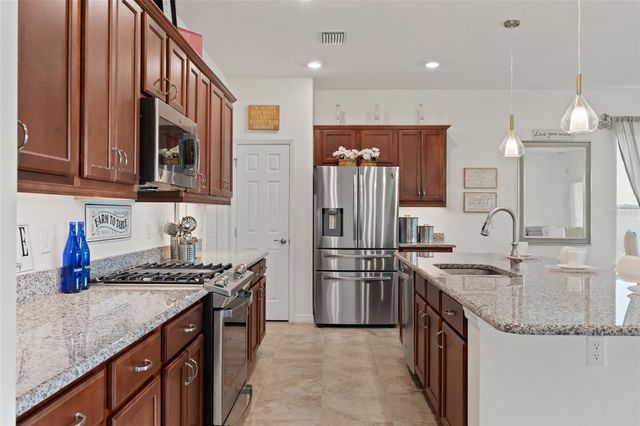 125 SILVER MAPLE ROAD, Groveland, FL 34736